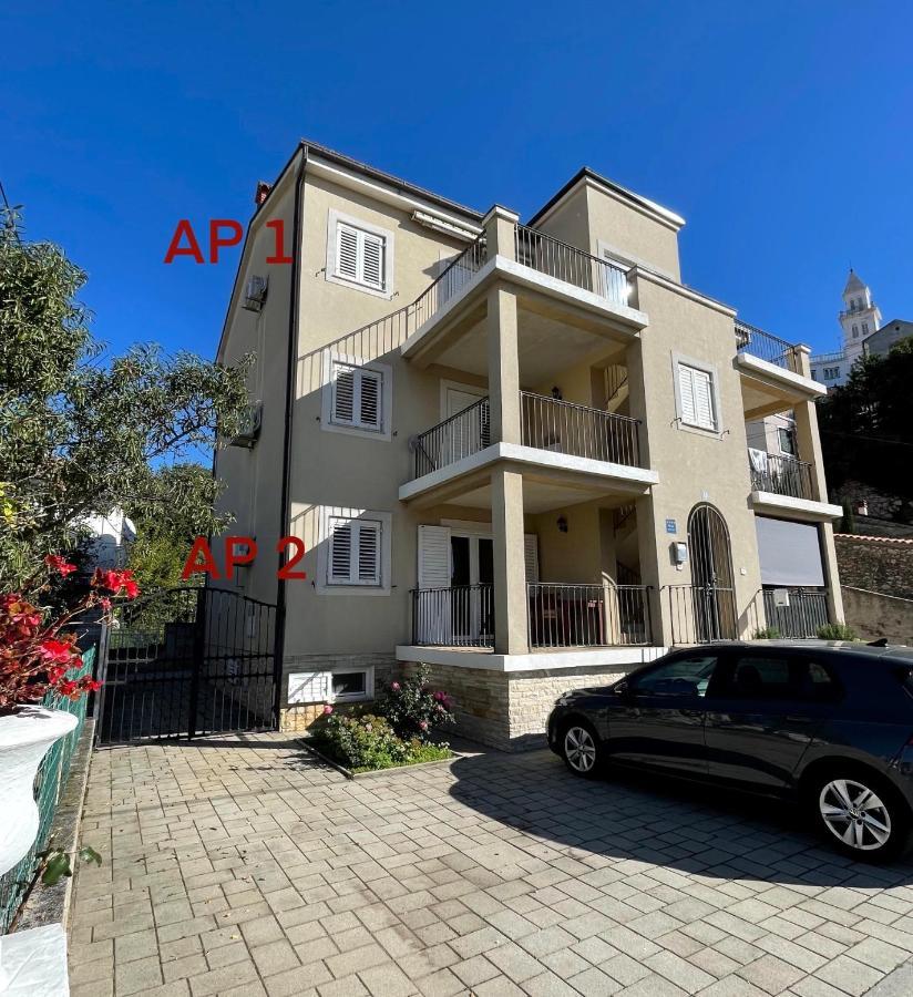 Apartments Girl Novi Vinodolski Exterior photo